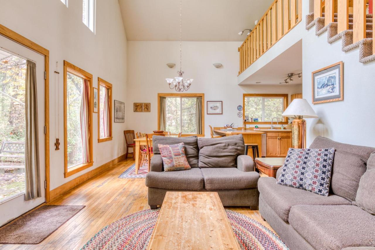 Wildwood Cabin Welches Luaran gambar