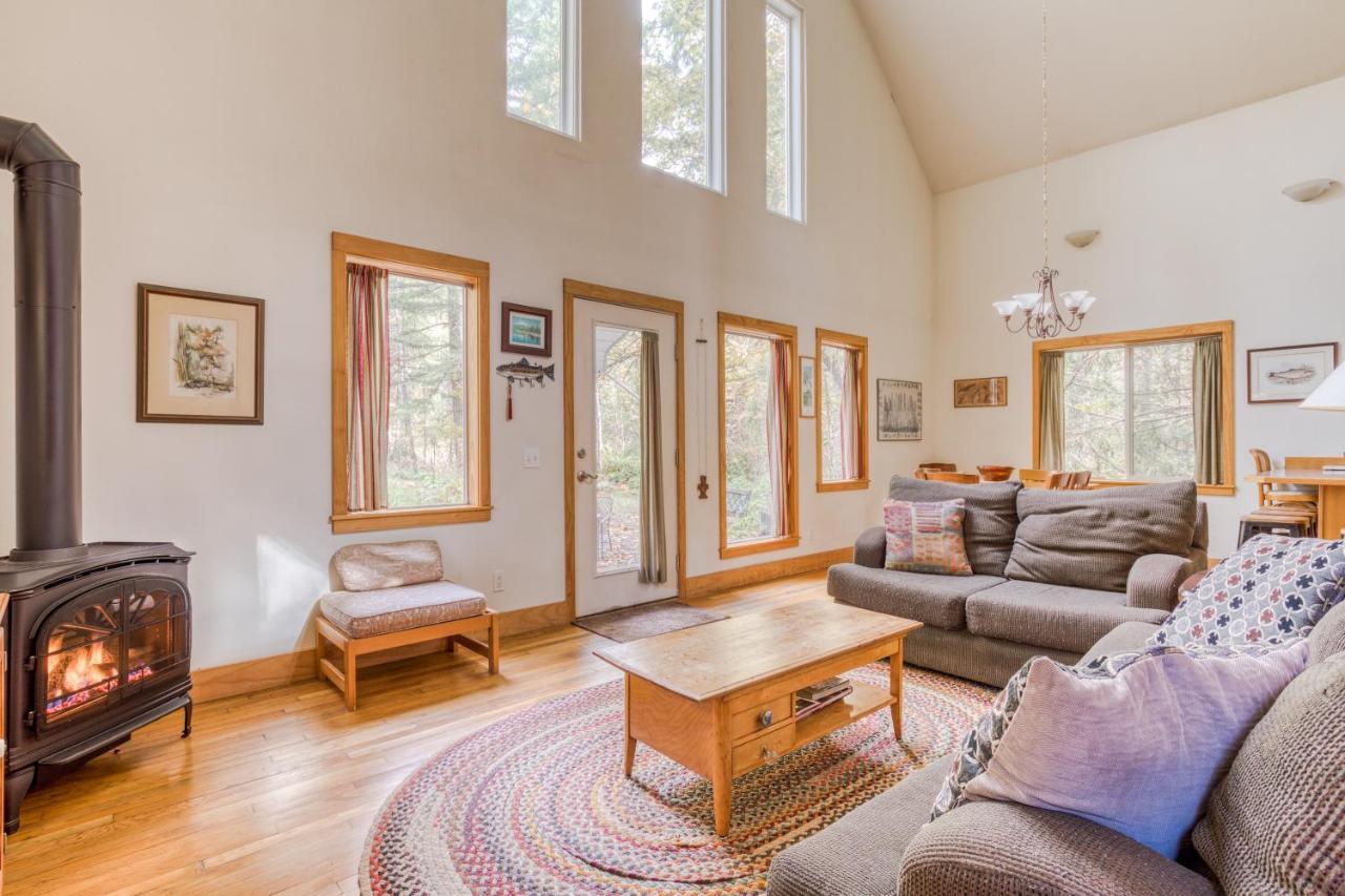 Wildwood Cabin Welches Luaran gambar