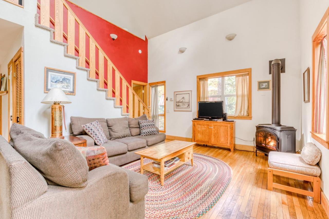 Wildwood Cabin Welches Luaran gambar