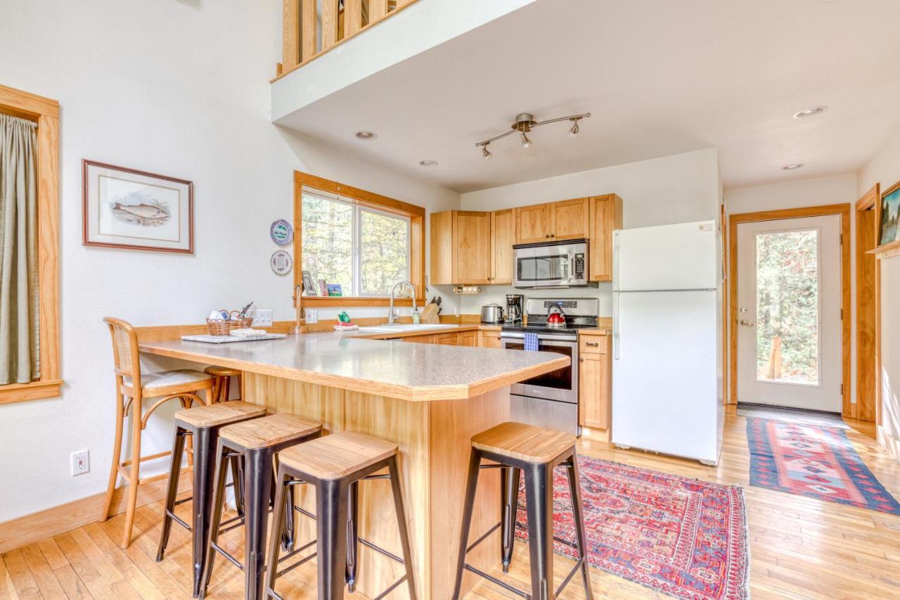 Wildwood Cabin Welches Luaran gambar