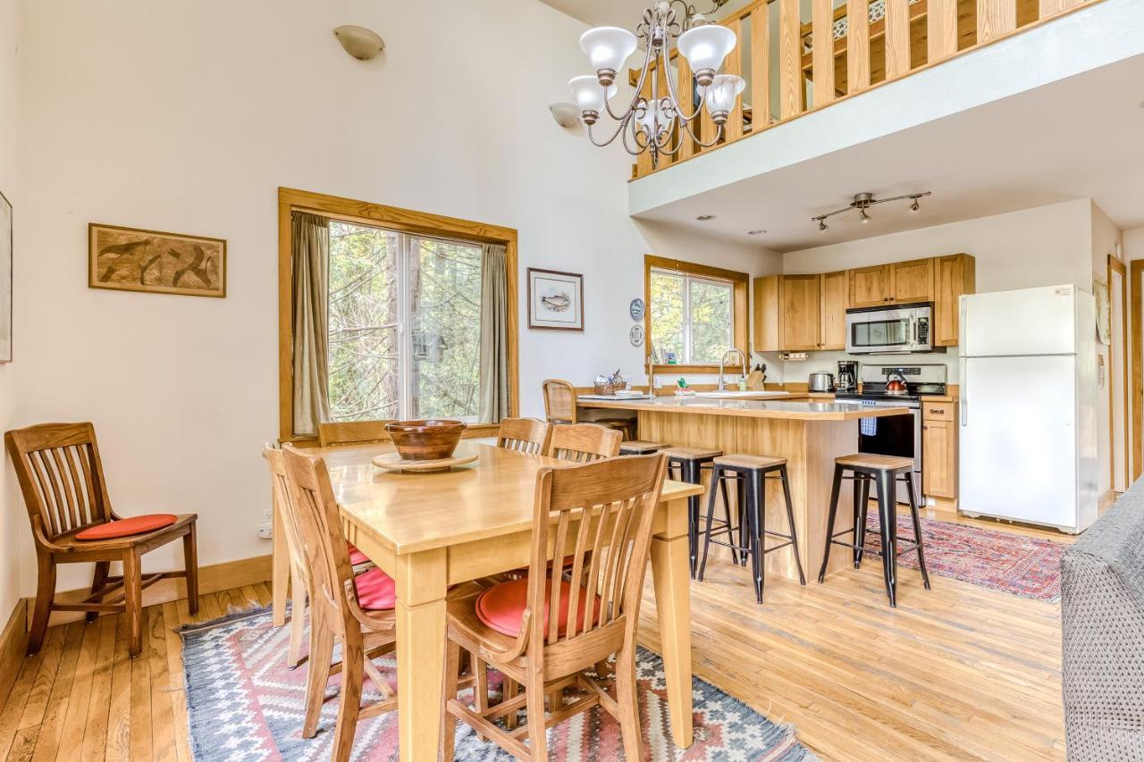 Wildwood Cabin Welches Luaran gambar