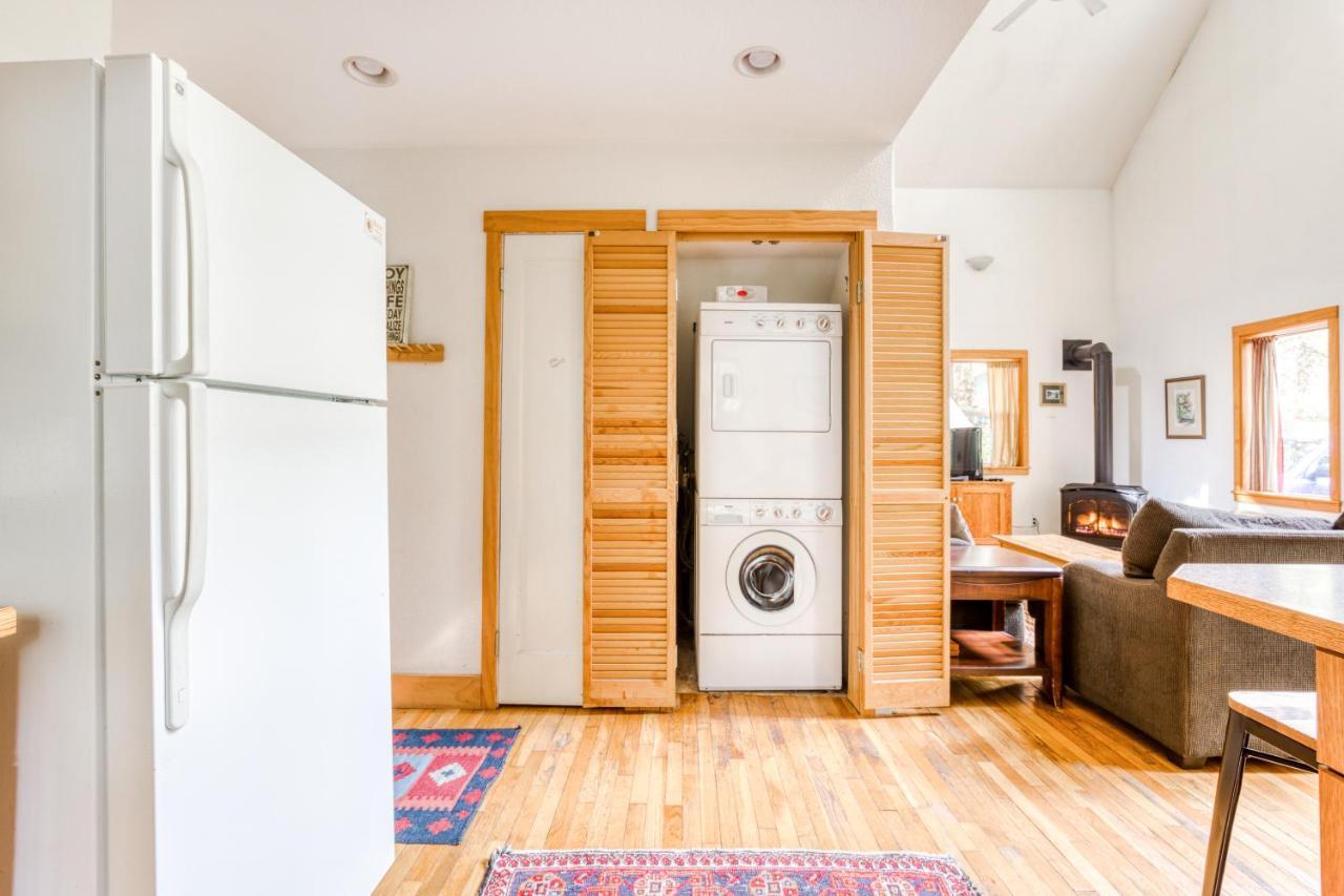 Wildwood Cabin Welches Luaran gambar