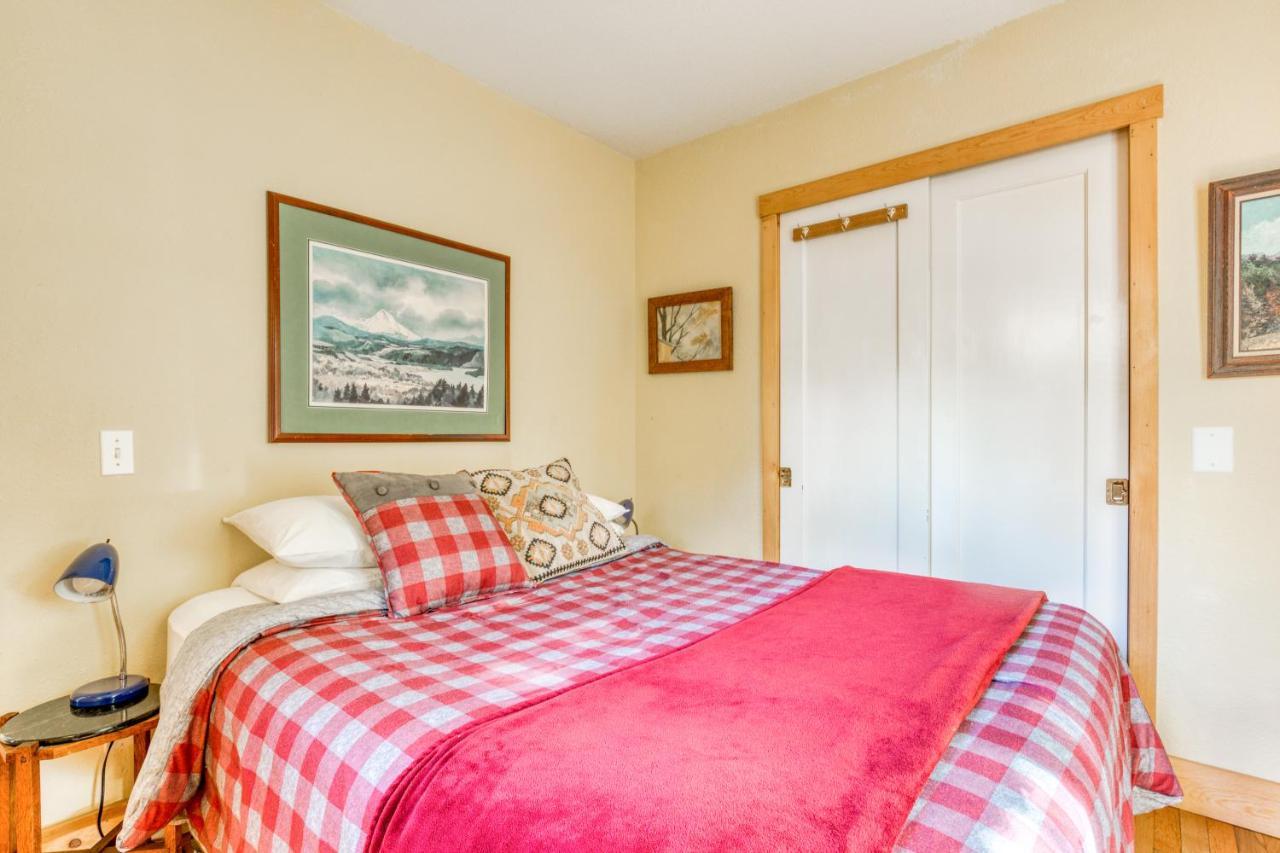 Wildwood Cabin Welches Luaran gambar
