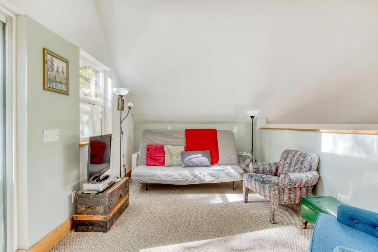 Wildwood Cabin Welches Luaran gambar