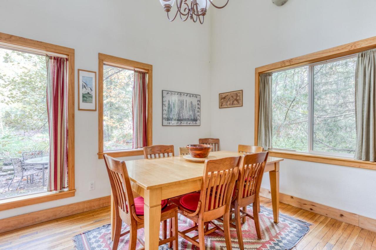 Wildwood Cabin Welches Luaran gambar