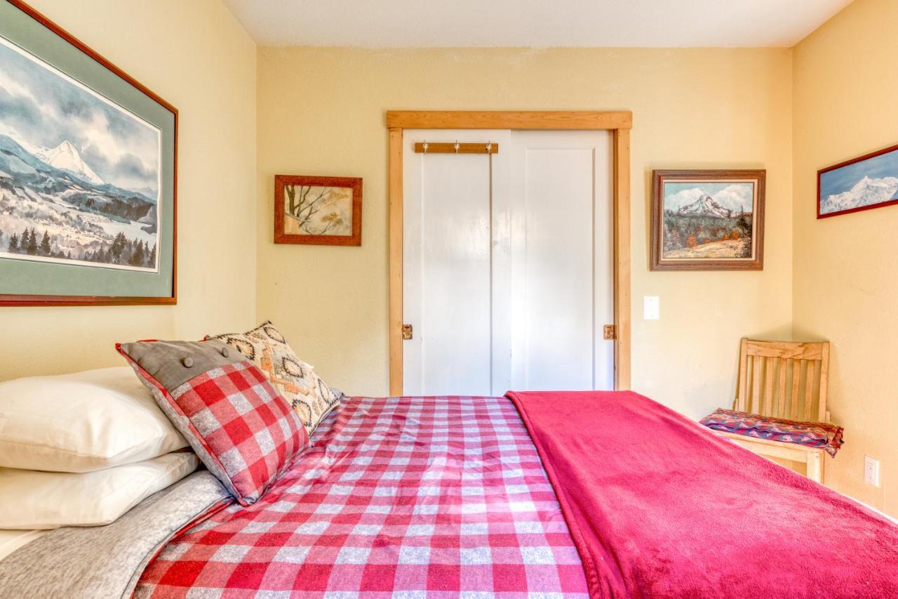 Wildwood Cabin Welches Luaran gambar