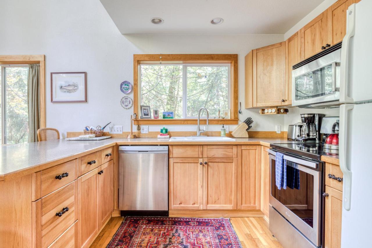 Wildwood Cabin Welches Luaran gambar