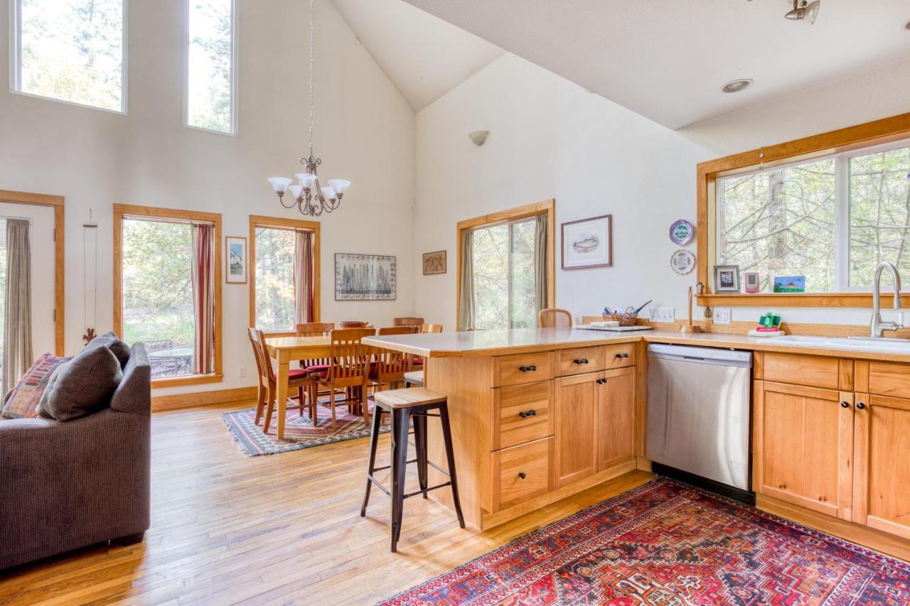 Wildwood Cabin Welches Luaran gambar